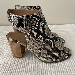 Vionic snake skin sandals